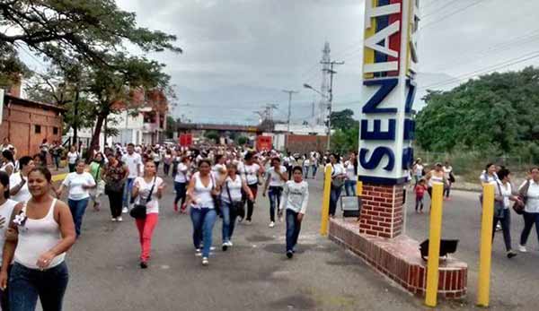 Resultado de imagen para MUJERES VENEZOLANAS PASAN LAS FRONTERAS