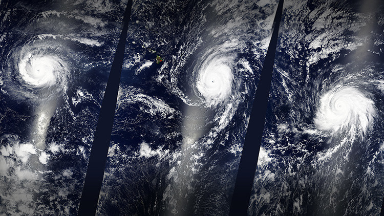 La NASA ha captado una imagen de un extraño fenómeno meteorológico: por primera vez desde que existen registros tres huracanes de categoría 4, bautizados como Kilo, Ignacio y Jimena, se han formado de manera simultánea en el océano Pacífico. NASA / RT
