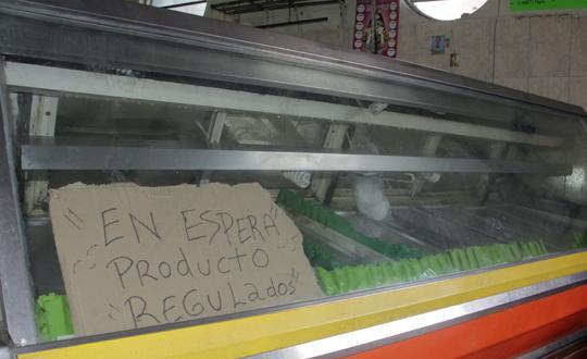 Carnicerías de Puerto Cabello ofrecen patas de pollo ante la escasez de carne | Foto: Archivo