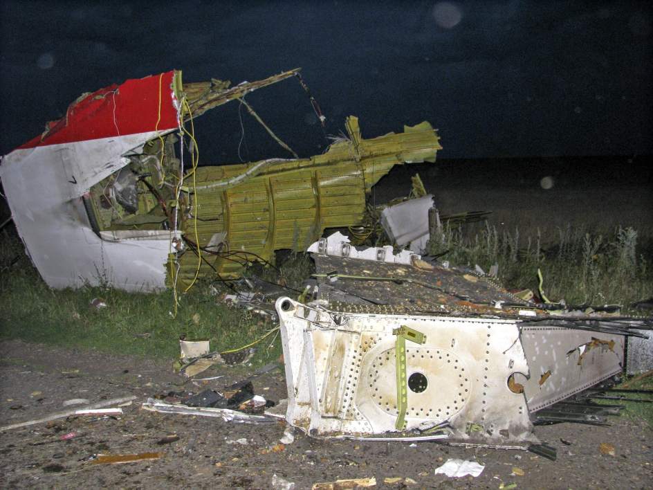 "El vuelo MH17 se estrelló como resultado de una detonación de un misil fuera del aparato en la parte izquierda de la cabina de mando", señaló en rueda de prensa el presidente del Consejo de Seguridad de Holanda, Tjibbe Joustra