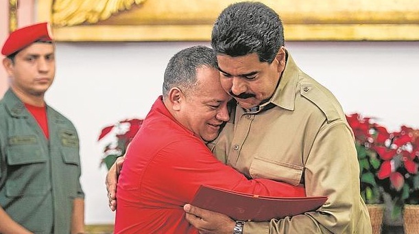 Cabello pide la cabeza del titular de Defensa por oponerse al fraude