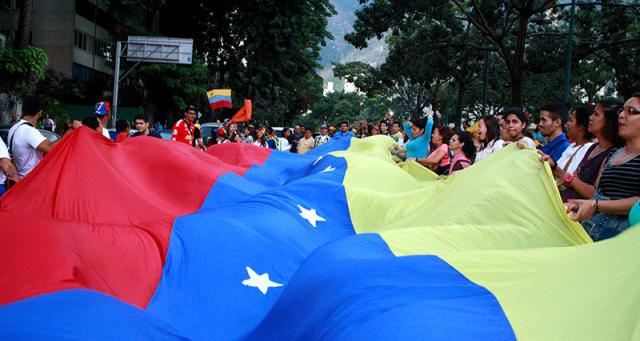 Así festeja el triunfo la sociedad civil en Plaza Altamira 