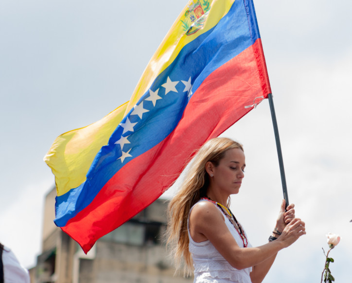 Lilian_Tintori_with_Venezuelan_Flag