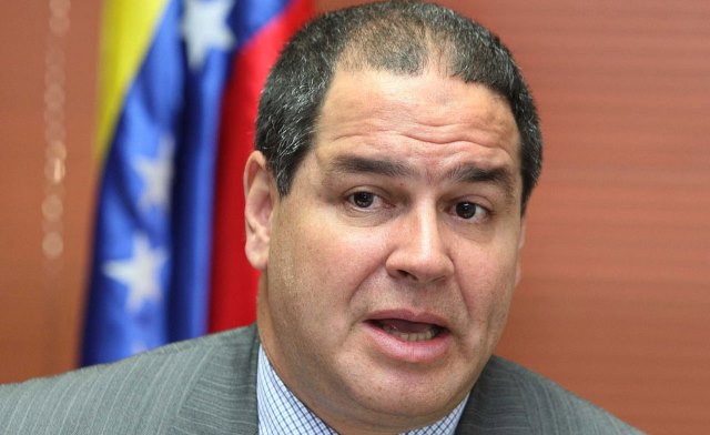  Presidente de la Comisión de Política Exterior y diputado de la Asamblea Nacional (AN), Luis Florido, 