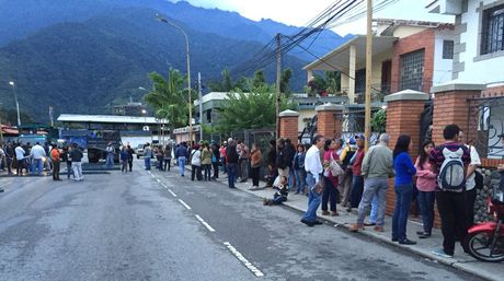 @ElNacionalWeb Fotos+tuis] En Mérida madrugaron para ratificar firmas del revocatorio