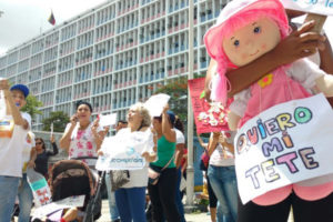 madres-niños-hambre-escasez-protesta-bebes-leche-pañales-crisis-insumos-5