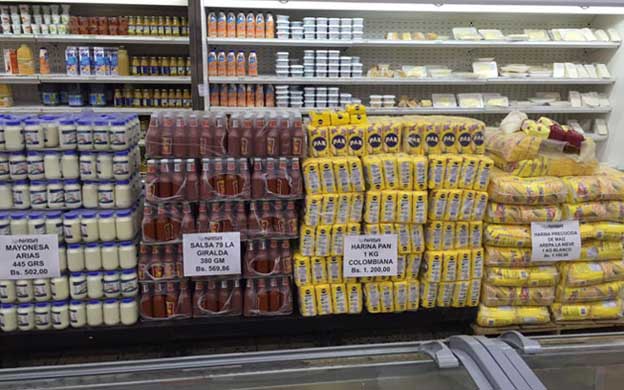 Productos colombianos en supermercado en Maracaibo
