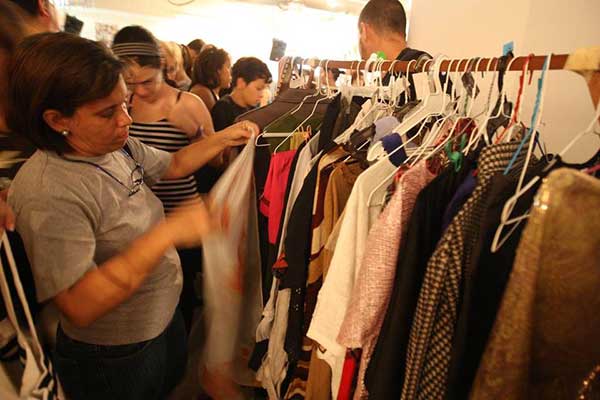 Venta de ropa usada | Foto: Venancio Alcázeres El Universal