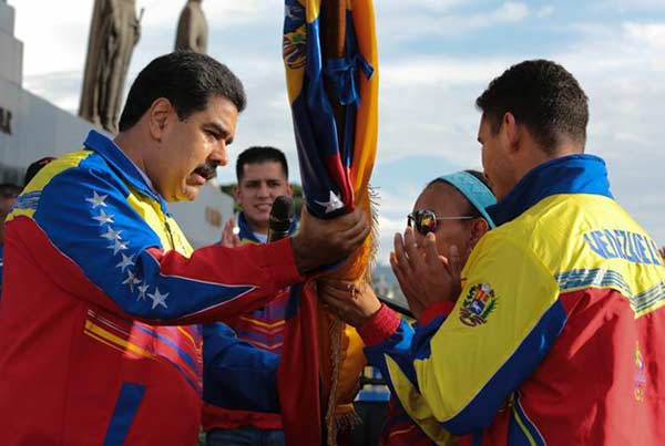 Presidente Nicolás Maduro en acto de abanderamiento | Foto: @PresidencialVen
