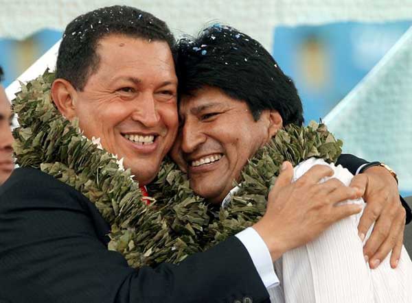Evo Morales junto a Hugo Chávez | Foto: Aizar Raldes / AFP