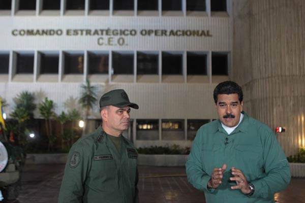 Padrino López y Nicolás Maduro | Foto: Archivo