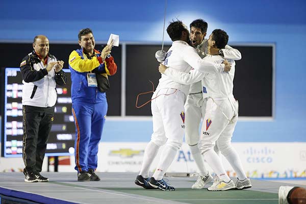 Equipo de Esgrima venezolano clasifica para Río 2016 | Foto: AP