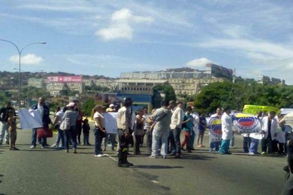 Protesta en el Hospital periférico de Catia | Foto: joseolivaresm
