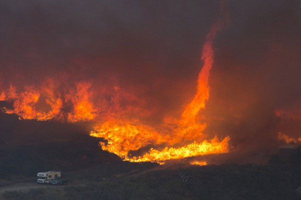 Tornado de fuego | Foto: David McNew / AFP