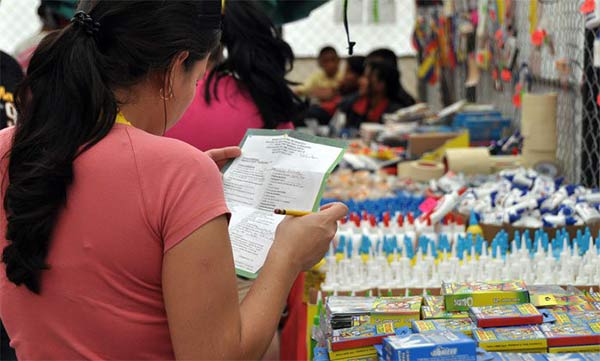Lista escolar ronda el millón de bolívares | Foto: CDN 