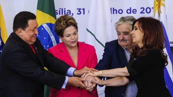 Los presidentes Hugo Chávez (Venezuela), Dilma Rousseff (Brasil), José Mujica (Uruguay) y Cristina Fernández (Argentina) habían estrechado sus relaciones en torno al Mercosur.. GETTY IMAGES