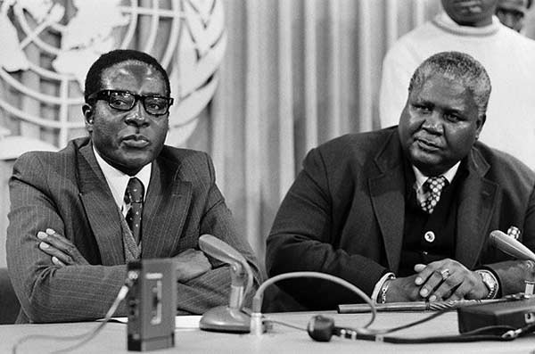 Robert Mugabe y Joshua Nkomo | Foto: BBC