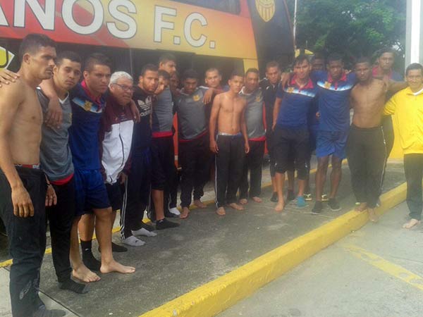 Jugadores de Trujillanos F.C fueron asaltados en Boca Uchire, les robaron todo y los dejaron descalzos y desnudos|Foto: @Trufc