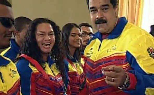 Nicolás Maduro junto a atletas paralímpicos | Foto: | VTVcanal8