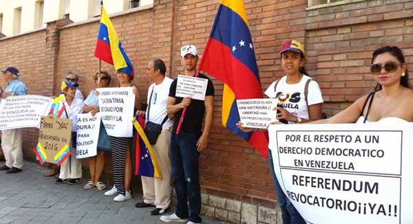 Venezolanos en el consulado de Madrid | Foto vía Twitter