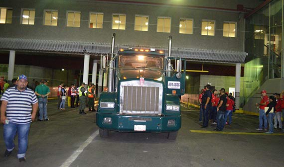 Paso en frontera colombo-venezolana para el transporte de carga pesada | Foto: @VielmaEsTachira
