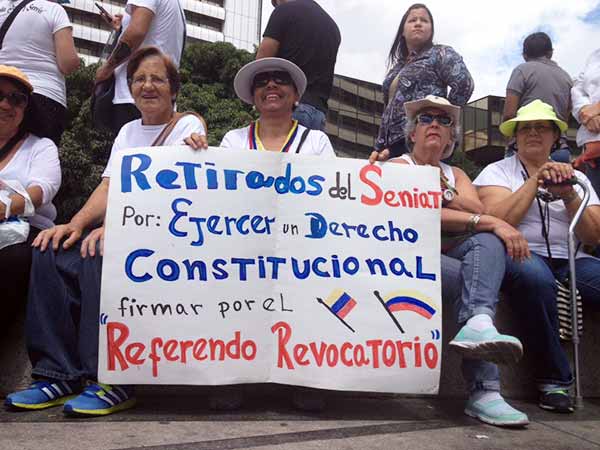 Ex empleadas del Seniat | Foto: @ReporteYa