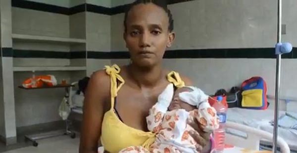Mujer que dio a luz frente al hospital de Maracay ofreció sus declaraciones al Gobierno |Captura de video