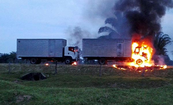 Camiones detonados por el ELN | Foto: perezaraucano