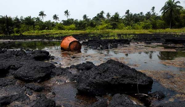 Derrame de petróleo en el Río Areo | Foto via Twitter