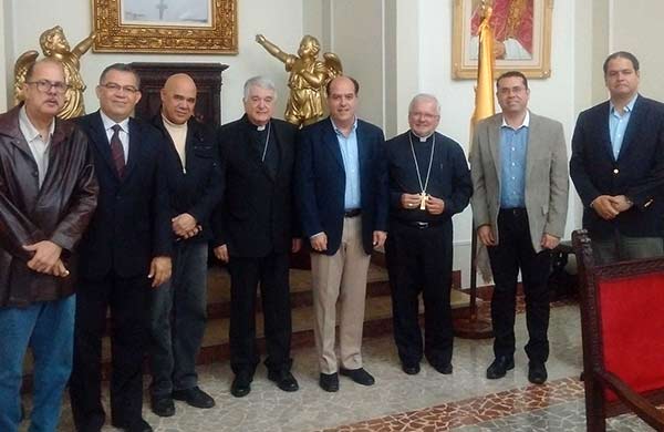 Representantes de la MUD junto a enviado del Vaticano | Foto: AlbertoRT51
