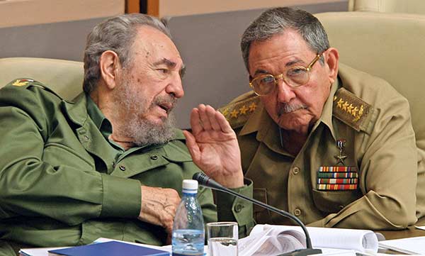 Hermanos Castro, Fidel y Raúl Castro | Foto :EFE