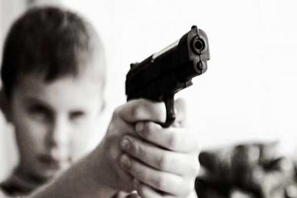 Niño acciona accidentalmente un arma y dispara  a su primo |Foto referencial