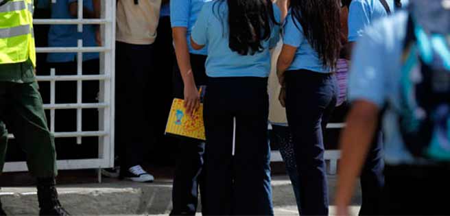 Gobierno anunciará medidas para reforzar seguridad en escuelas y liceos | Foto referencial
