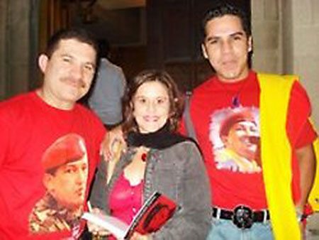 RICARDO MORENO Y SU ASOCIACIÓN SIMÓN BOLÍVAR ORGANIZARON LA PRESENTACIÓN EN LOS ANGELES DEL LIBRO DE EVA GOLINGER CHÁVEZ VS. BUSH (2007) | Facebook / Aporrea