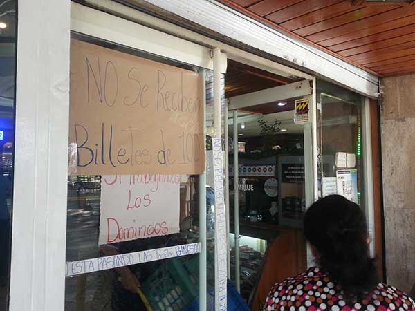 Denuncian que colectivos amenazan a comerciantes que no aceptan billetes de Bs. 100 | Foto: Archivo