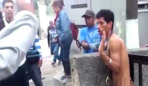Intentó robar a una señora en Metro de Caracas y esto fue lo que le hicieron | Captura de video