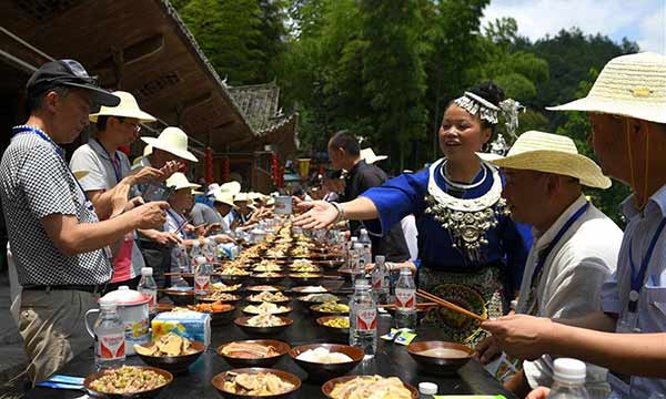 Tradicional banquete de la minoría Dong | Foto referencial