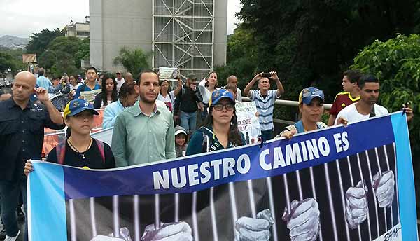 Estudiantes exigen la liberación de los presos políticos | Foto: @HaslerIglesias