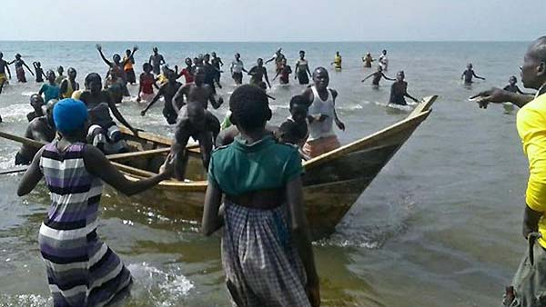 Bote naufragia en Uganda | Foto referencial