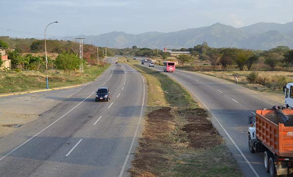 El joven fue arrollado en la autopista de Charallave- Ocumare | Foto referencial