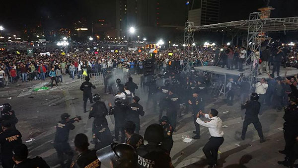Protesta por “gasolinazo” en México dejó 21 detenidos | Foto: EFE