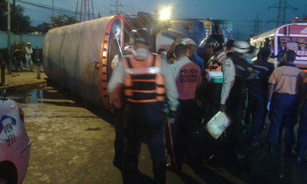 Volcamiento de un autobús deja 15 lesionados en Carabobo | Foto: @galindojorgemij 