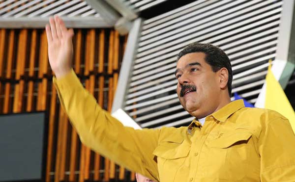 Nicolás Maduro ahora baila samba |Foto: Prensa presidencial