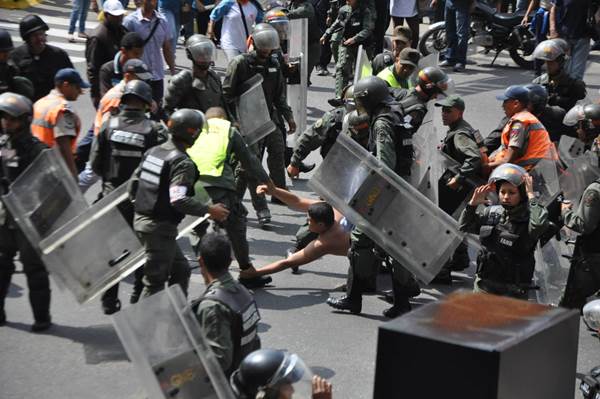Alertan sobre posible suspensión de garantías constitucionales por parte del Gobierno | Foto: El Nacional