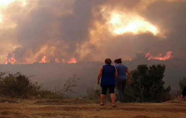 Cerca de 6.000 evacuados por incendio forestal en Valparaíso y Viña del Mar | Foto: @SanAntonio_SOS 