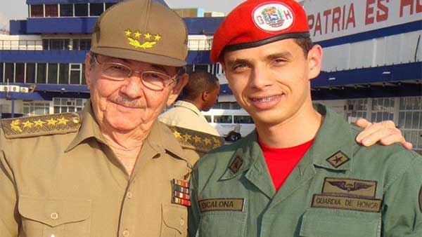 Escalona junto a Raúl Castro | Foto: Cortesía
