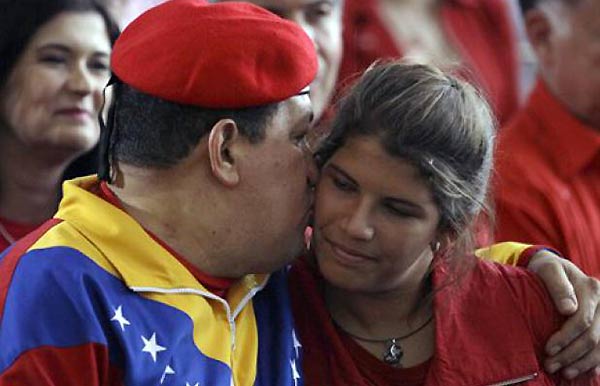 Hugo Chávez con su hija, Rosinés Chávez | Foto: Archivo