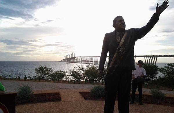 Estatua de Hugo Chávez en Maracaibo | Foto: Twitter