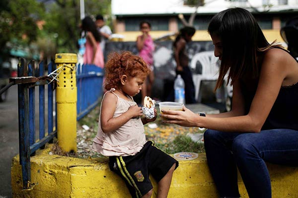 Venezolanos se solidarizan para mitigar el hambre