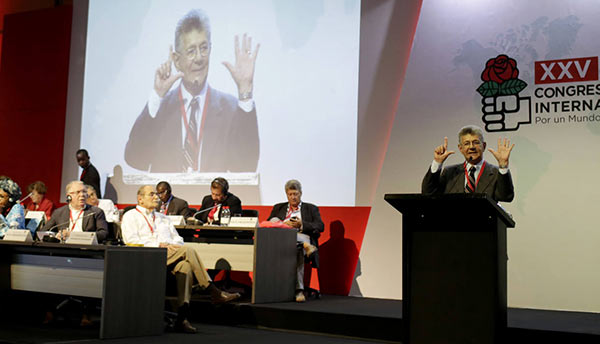 Henry Ramos Allup denunció los abusos del Ejecutivo en el Congreso de la Internacional Socialista | Foto: EFE